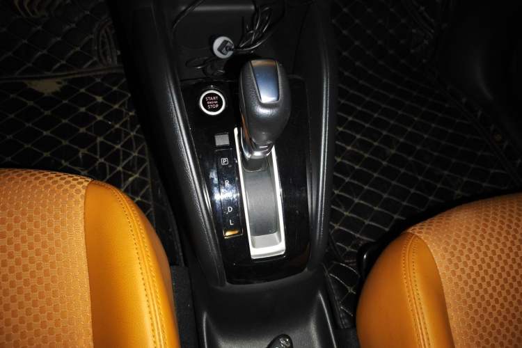Used Nissan Kicks 2017 1.5L CVT Smart Drive Edition Gear Lever