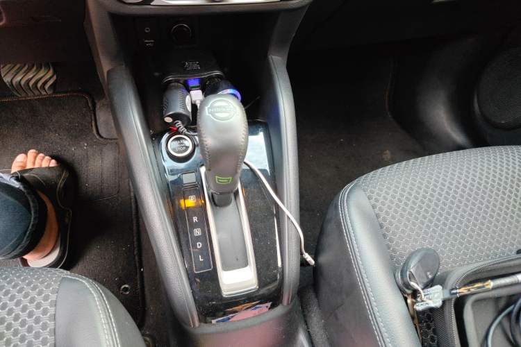 Used Nissan Kicks 2017 1.5L CVT Smart Drive Edition Gear Lever
