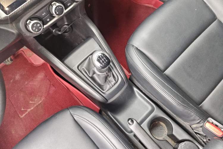 Used Nissan Kicks 2017 1.5L Manual Cool Dynamic Edition Gear Lever