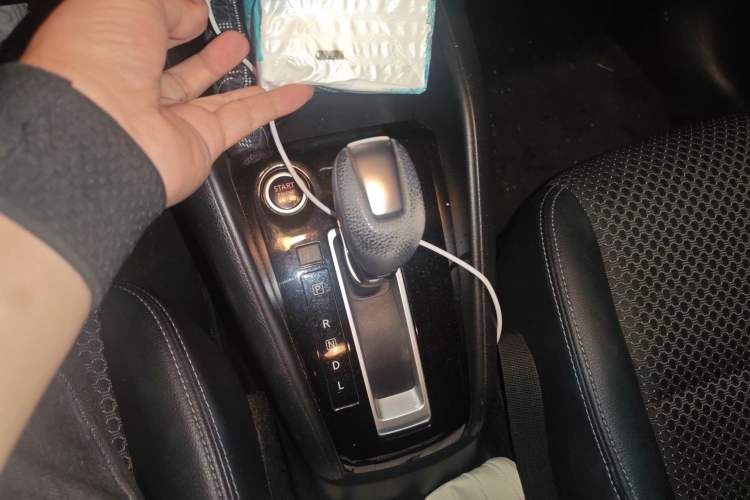 Used Nissan Kicks 2017 1.5L CVT Smart Drive Edition Gear Lever