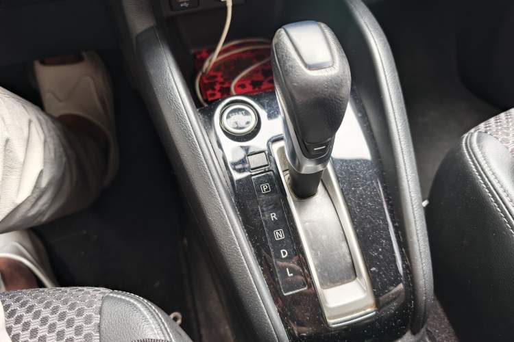 Used Nissan Kicks 2017 1.5L CVT Smart Drive Edition Gear Lever