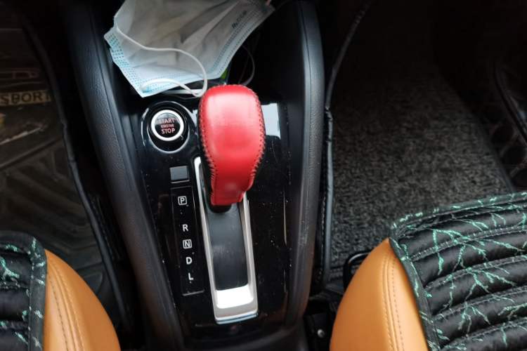 Used Nissan Kicks 2017 1.5L CVT Smart Drive Edition Gear Lever