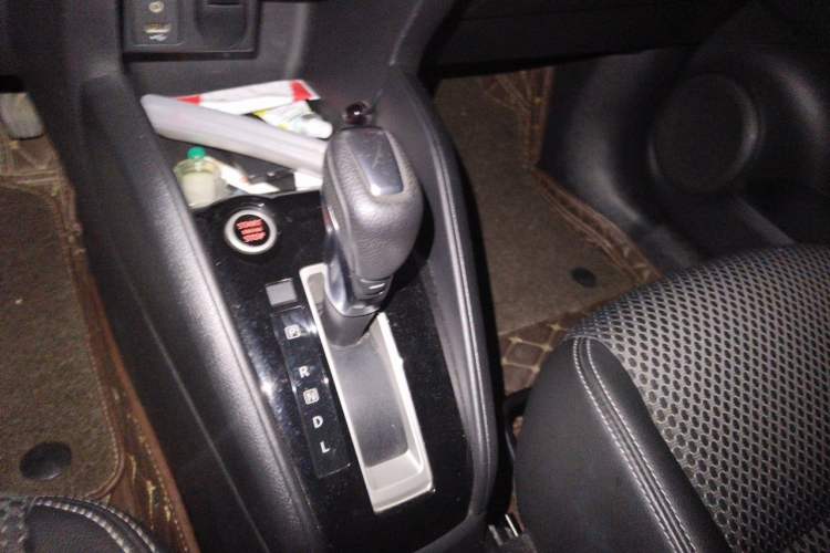 Used Nissan Kicks 2017 1.5L CVT Smart Drive Edition Gear Lever