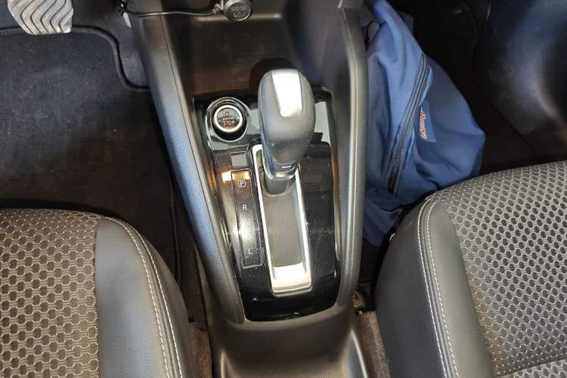 Used Nissan Kicks 2017 1.5L CVT Smart Drive Edition Gear Lever