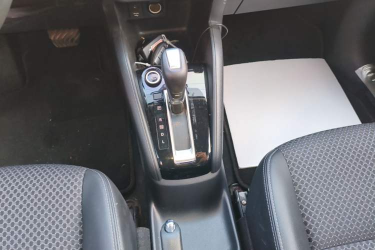 Used Nissan Kicks 2017 1.5L CVT Smart Drive Edition Gear Lever