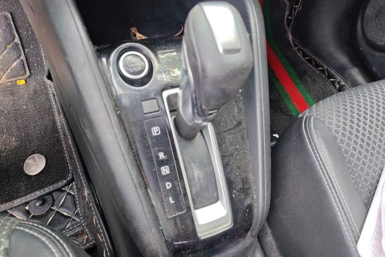 Used Nissan Kicks 2017 1.5L CVT Smart Drive Edition Gear Lever