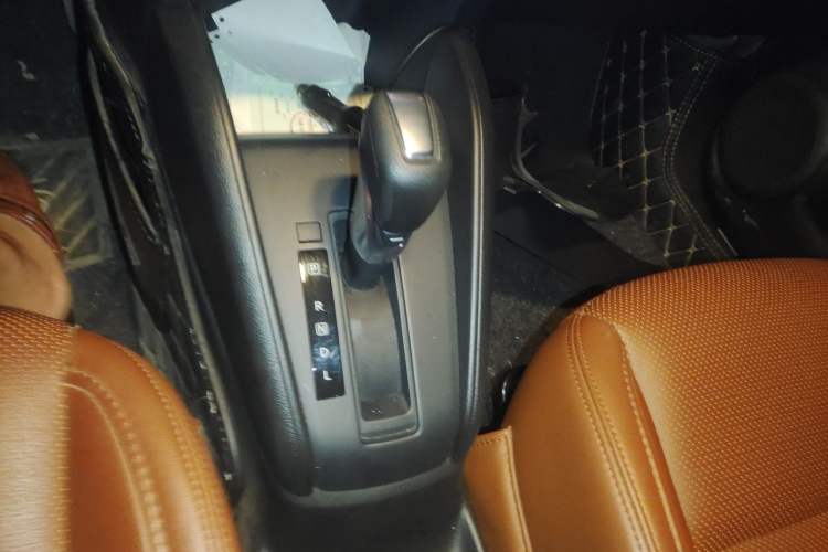 Used Nissan Kicks 2017 1.5L CVT Cool Enjoy Edition Gear Lever