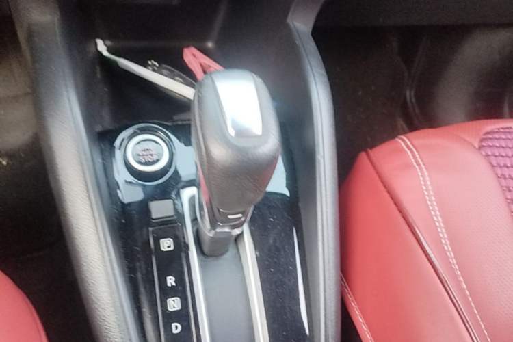 Used Nissan Kicks 2017 1.5L CVT Smart Edition Gear Lever