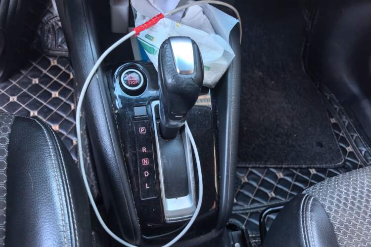 Used Nissan Kicks 2017 1.5L CVT Smart Drive Edition Gear Lever