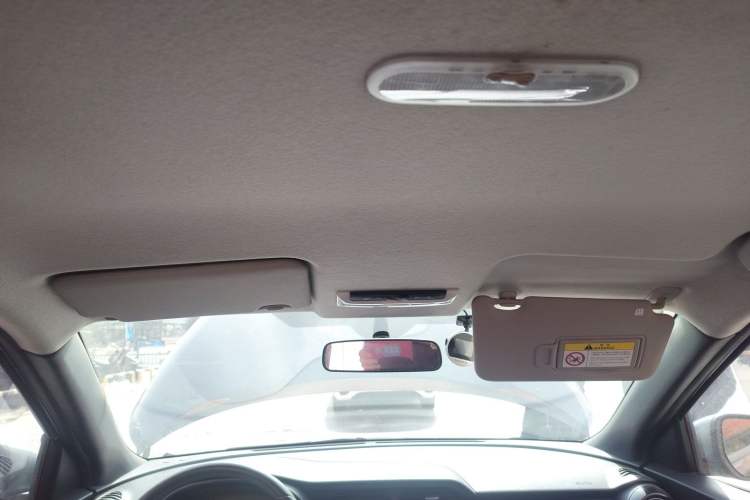 Used Nissan Kicks 2017 1.5L CVT Smart Drive Edition Headliner