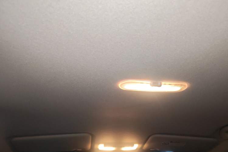 Used Nissan Kicks 2017 1.5L CVT Smart Drive Edition Headliner