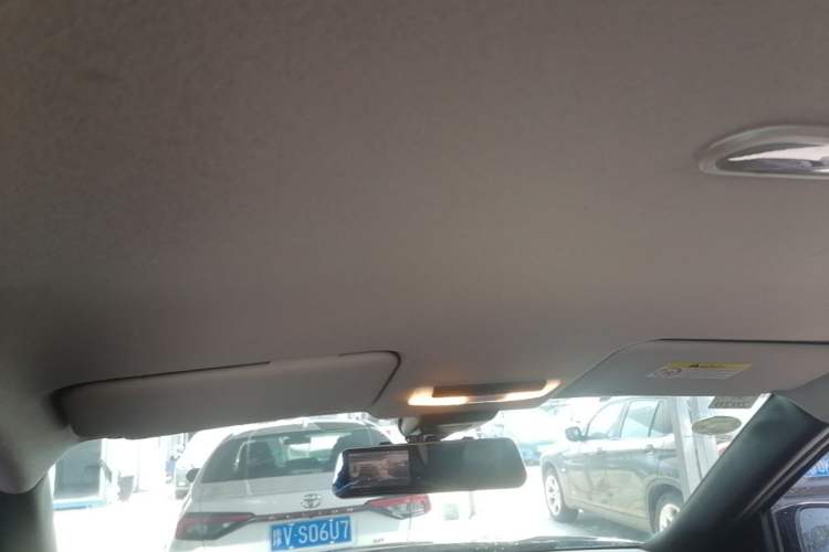 Used Nissan Kicks 2017 1.5L CVT Smart Edition Headliner