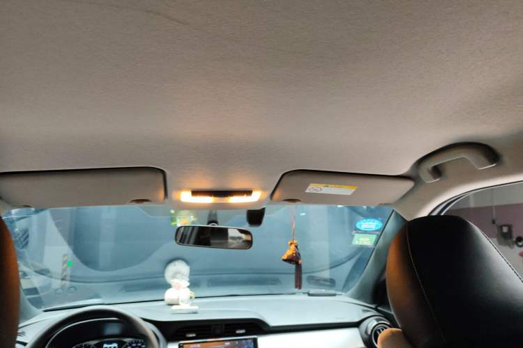 Used Nissan Kicks 2017 1.5L CVT Cool Enjoy Edition Headliner