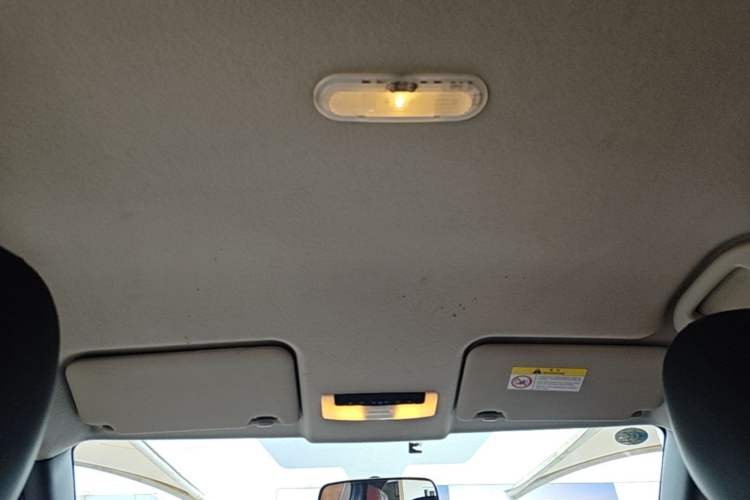 Used Nissan Kicks 2017 1.5L CVT Smart Drive Edition Headliner