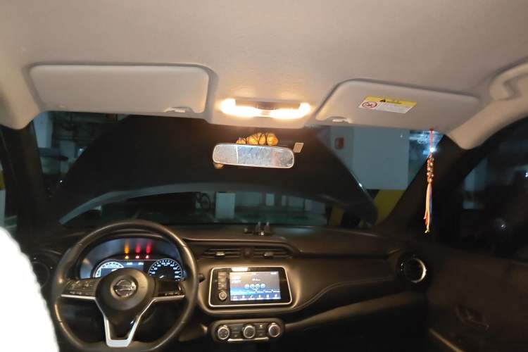 Used Nissan Kicks 2017 1.5L CVT Smart Drive Edition Headliner