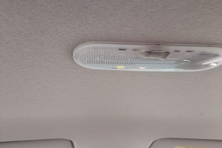 Used Nissan Kicks 2017 1.5L CVT Smart Edition Headliner