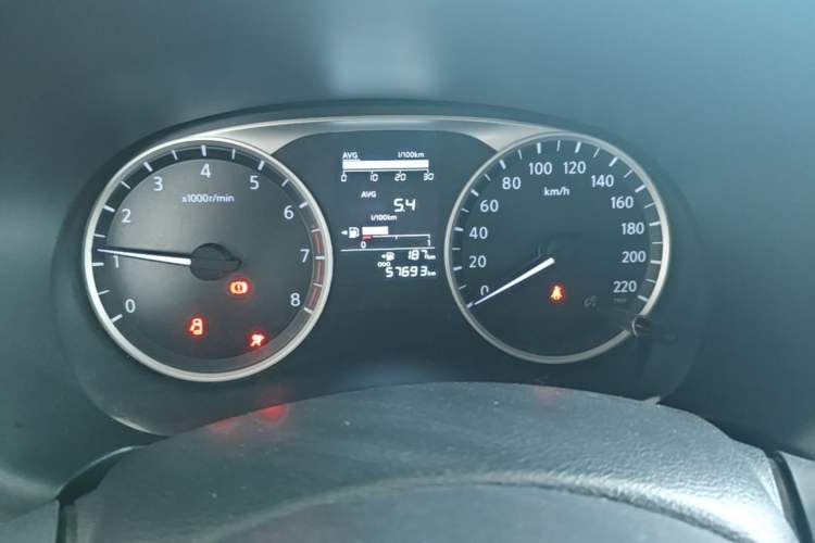 Used Nissan Kicks 2017 1.5L Manual Cool Dynamic Edition Instrument Cluster