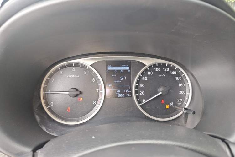 Used Nissan Kicks 2017 1.5L Manual Cool Dynamic Edition Instrument Cluster