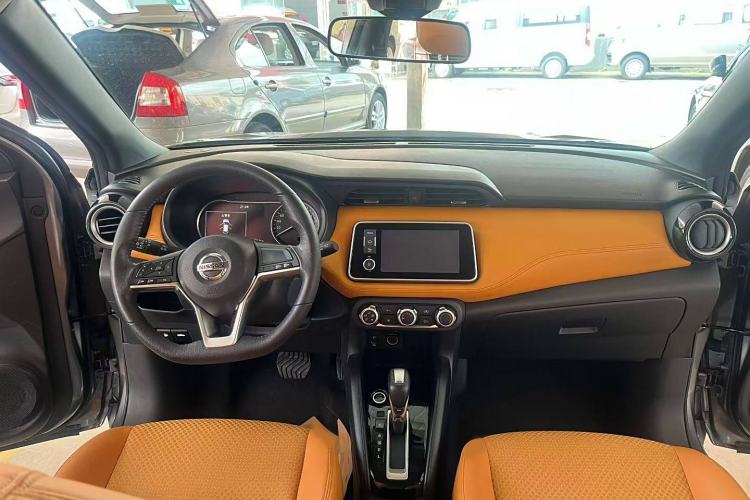 Used Nissan Kicks 2017 1.5L CVT Smart Drive Edition Interior 1