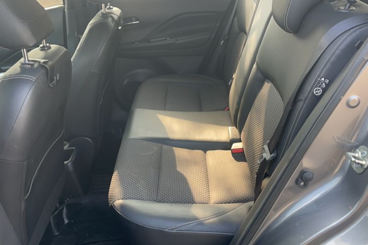 Used Nissan Kicks 2017 1.5L CVT Smart Drive Edition Interior 1
