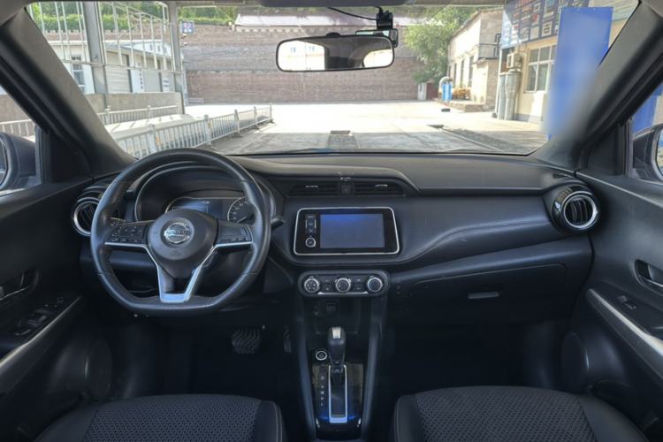 Used Nissan Kicks 2017 1.5L CVT Smart Drive Edition Interior 1