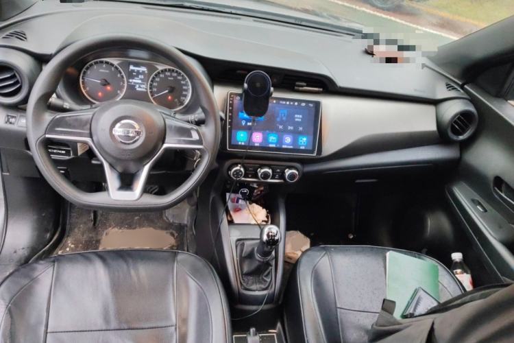 Used Nissan Kicks 2017 1.5L Manual Cool Dynamic Edition Interior 2