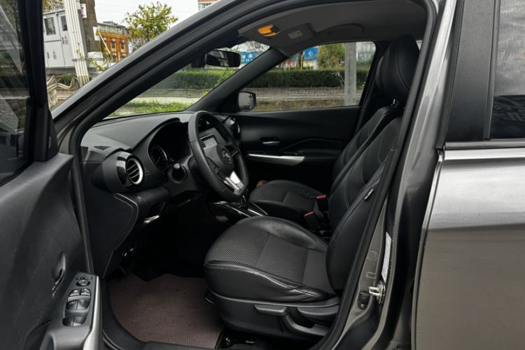 Used Nissan Kicks 2017 1.5L CVT Smart Edition Interior 2