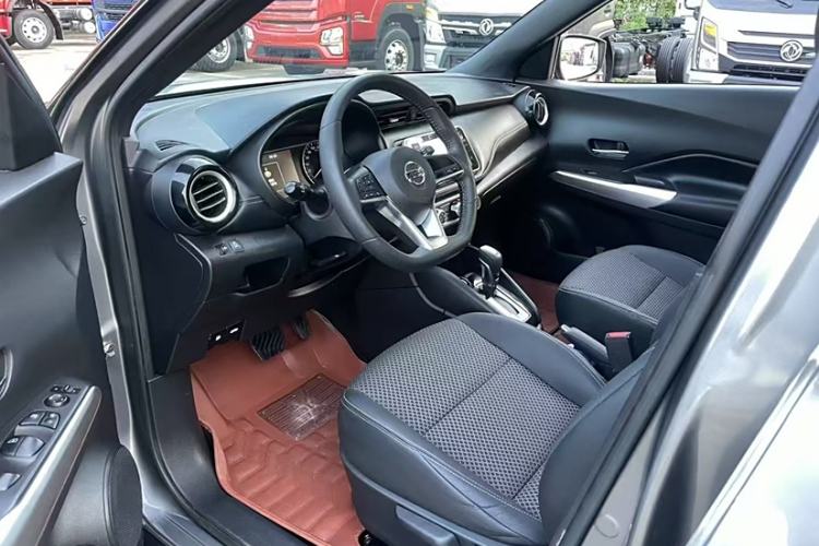Used Nissan Kicks 2017 1.5L CVT Smart Drive Edition Interior 2