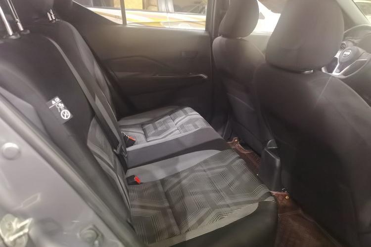 Used Nissan Kicks 2017 1.5L Manual Cool Dynamic Edition Interior 2