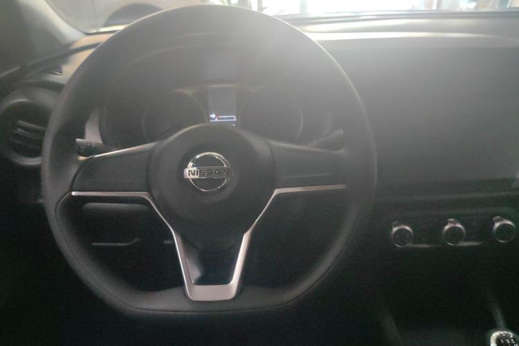 Used Nissan Kicks 2017 1.5L Manual Cool Dynamic Edition Interior 2