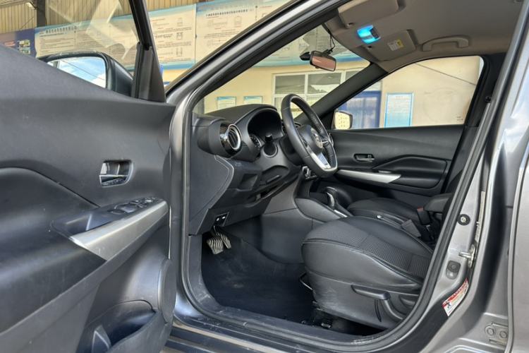 Used Nissan Kicks 2017 1.5L CVT Smart Drive Edition Interior 2