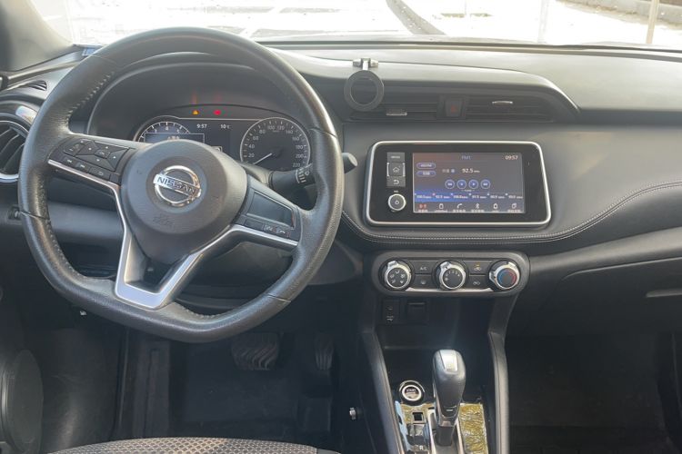 Used Nissan Kicks 2017 1.5L CVT Smart Drive Edition Interior 3