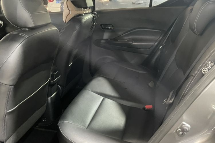 Used Nissan Kicks 2017 1.5L CVT Smart Drive Edition Interior 3