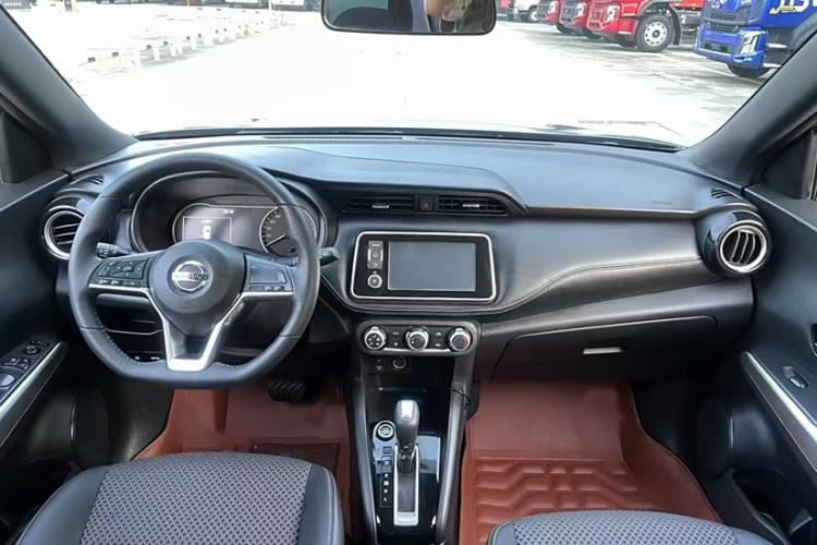 Used Nissan Kicks 2017 1.5L CVT Smart Drive Edition Interior 3