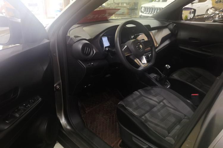 Used Nissan Kicks 2017 1.5L Manual Cool Dynamic Edition Interior 3