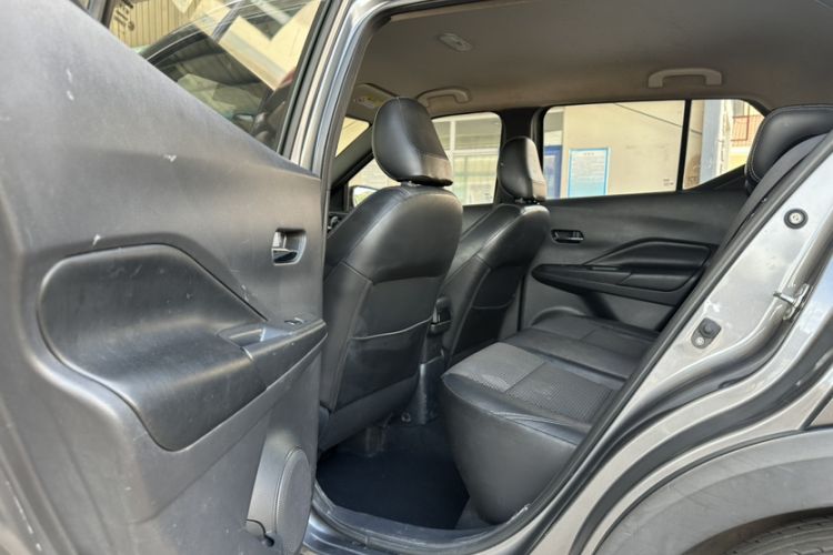 Used Nissan Kicks 2017 1.5L CVT Smart Drive Edition Interior 3