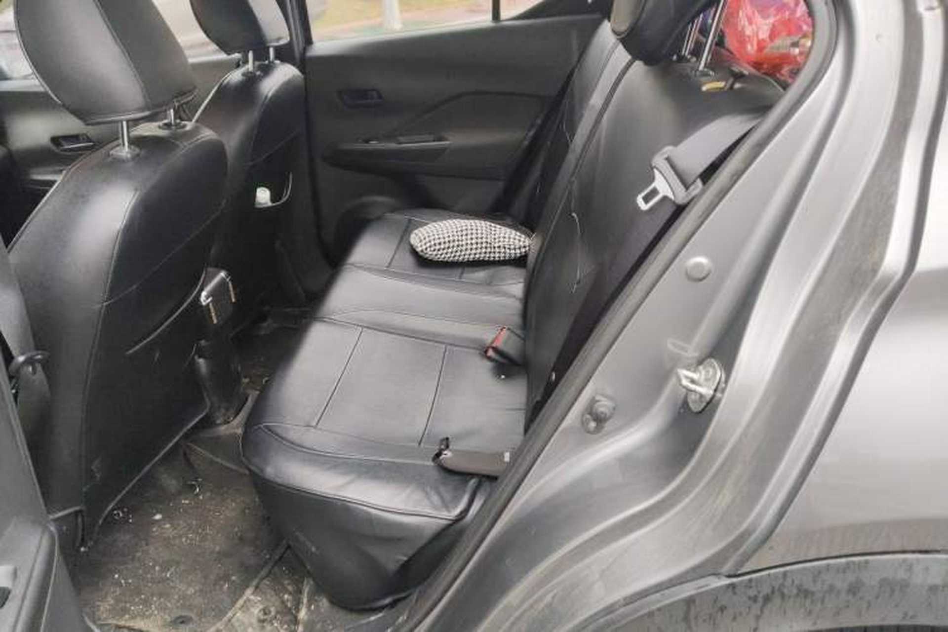 Used Nissan Kicks 2017 1.5L Manual Cool Dynamic Edition Interior 4