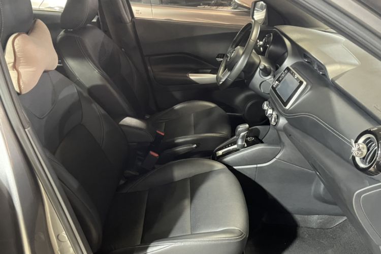 Used Nissan Kicks 2017 1.5L CVT Smart Drive Edition Interior 4