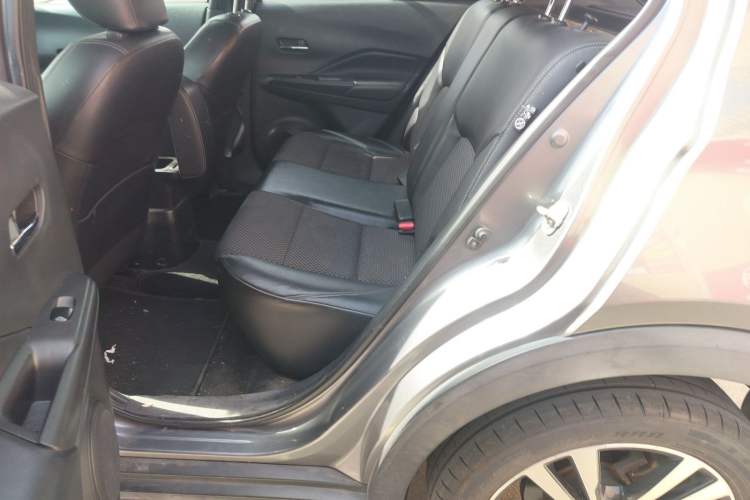 Used Nissan Kicks 2017 1.5L CVT Smart Drive Edition Interior 4
