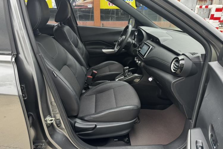 Used Nissan Kicks 2017 1.5L CVT Smart Edition Interior 4