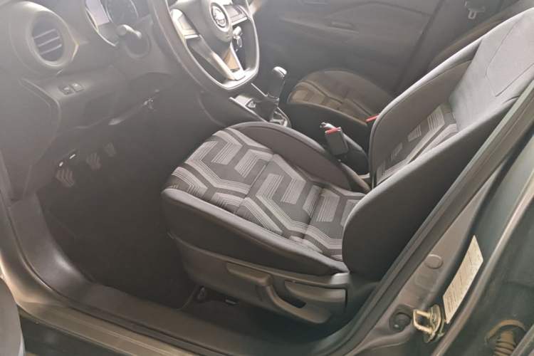 Used Nissan Kicks 2017 1.5L Manual Cool Dynamic Edition Left Front Seat