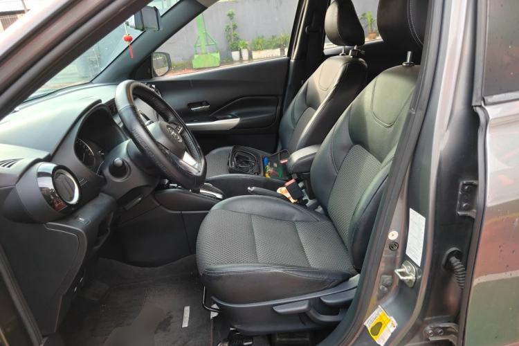 Used Nissan Kicks 2017 1.5L CVT Smart Drive Edition Left Front Seat