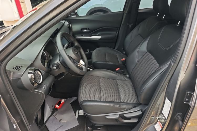 Used Nissan Kicks 2017 1.5L CVT Smart Drive Edition Left Front Seat