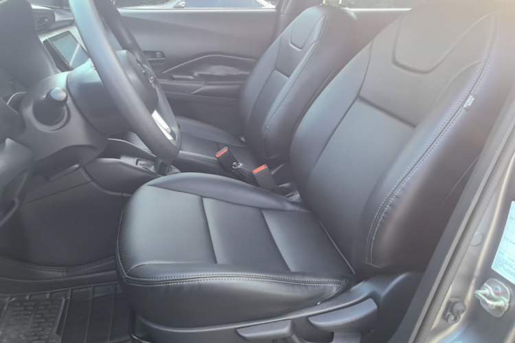 Used Nissan Kicks 2017 1.5L Manual Cool Dynamic Edition Left Front Seat
