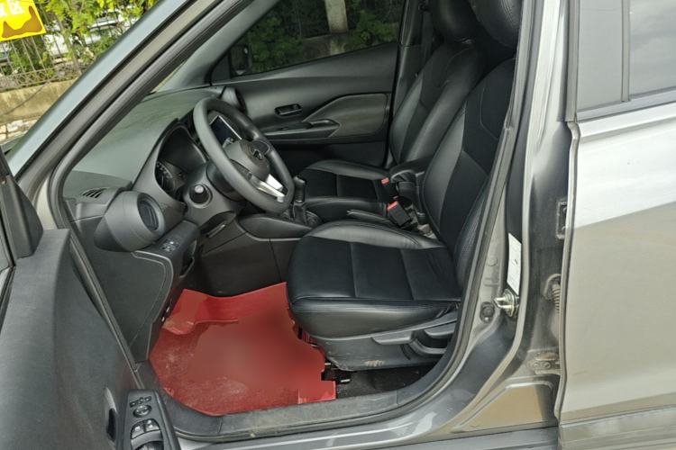 Used Nissan Kicks 2017 1.5L Manual Cool Dynamic Edition Left Front Seat