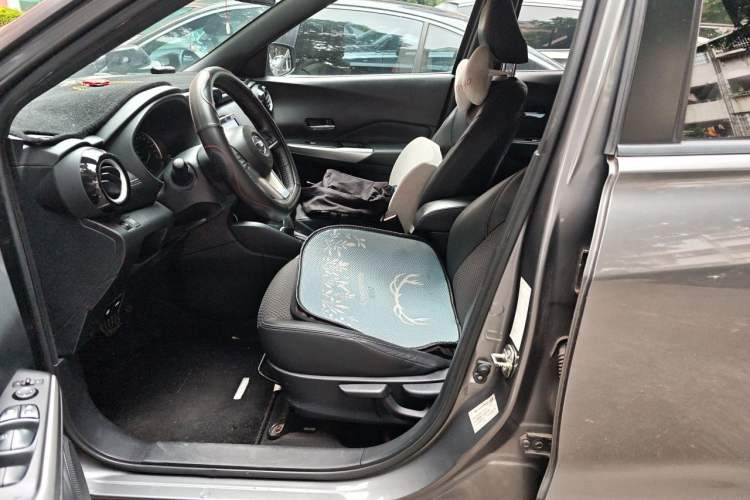 Used Nissan Kicks 2017 1.5L CVT Smart Drive Edition Left Front Seat