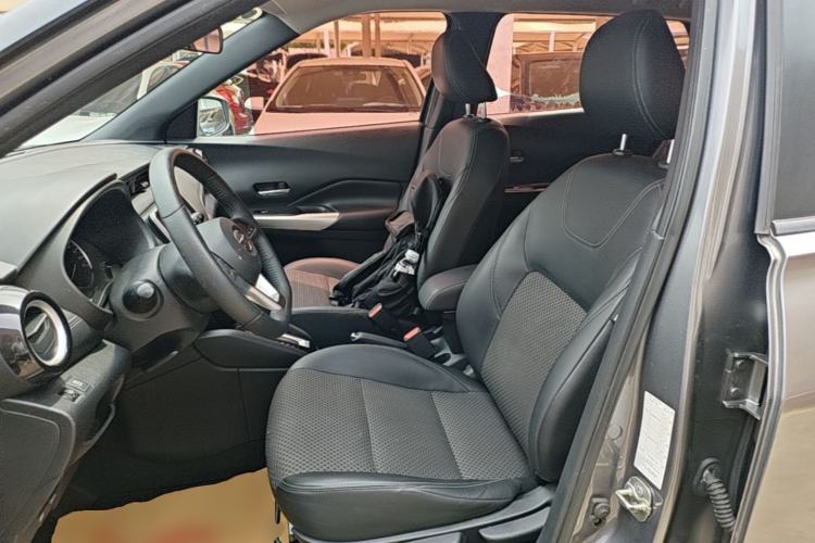 Used Nissan Kicks 2017 1.5L CVT Smart Drive Edition Left Front Seat
