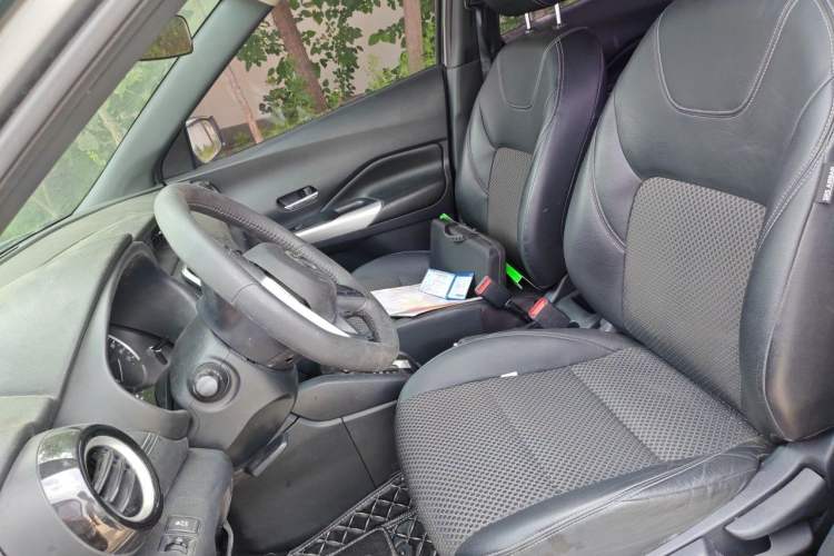 Used Nissan Kicks 2017 1.5L CVT Smart Drive Edition Left Front Seat