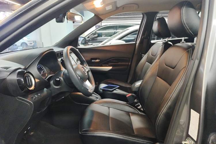 Used Nissan Kicks 2017 1.5L CVT Cool Enjoy Edition Left Front Seat