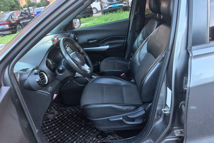 Used Nissan Kicks 2017 1.5L CVT Smart Drive Edition Left Front Seat